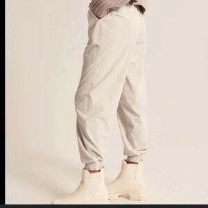 NWT Abercrombie & Fitch Light Beige Traveler Apres Ski Pant Joggers Small
